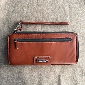 Kenneth Cole Reaction REAL LEATHER Wristlet Wallet